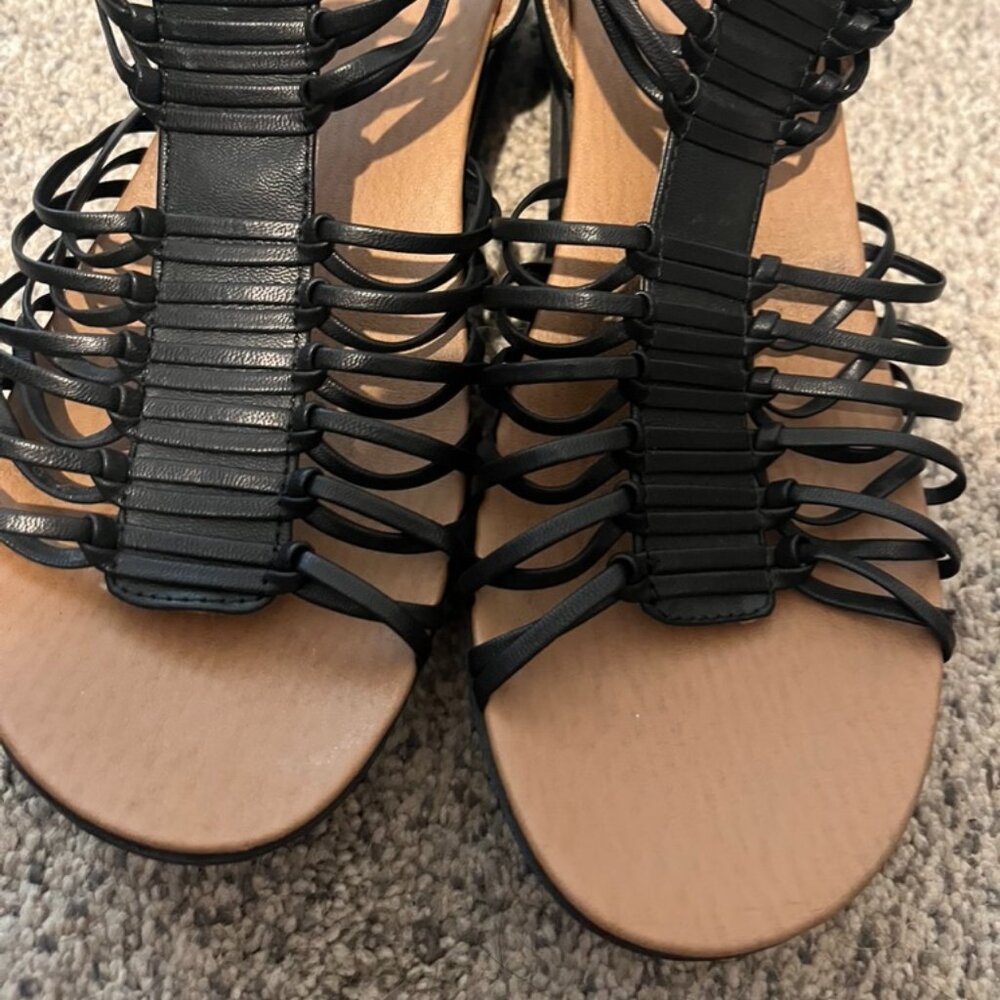 BARE TRAPS BLACK SANDALS SZ 8M
